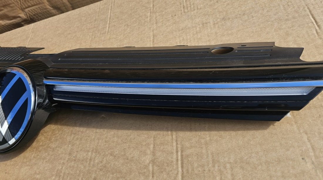 Grila radiator cu emblema NOUA VW Golf 8 GTI / GTD / R-Line 2020 2021 2022 2023