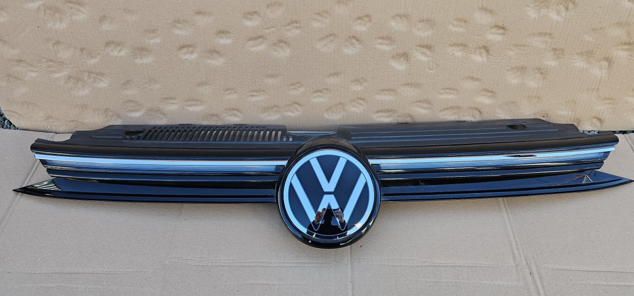 Grila radiator cu emblema NOUA VW Golf 8 LED 2020 2021 2022 2023