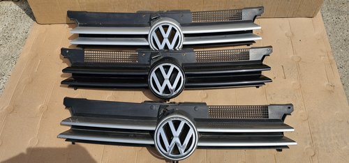 Grila radiator cu emblema VW Golf 4 1999 2000 2001 2002 2003 2004