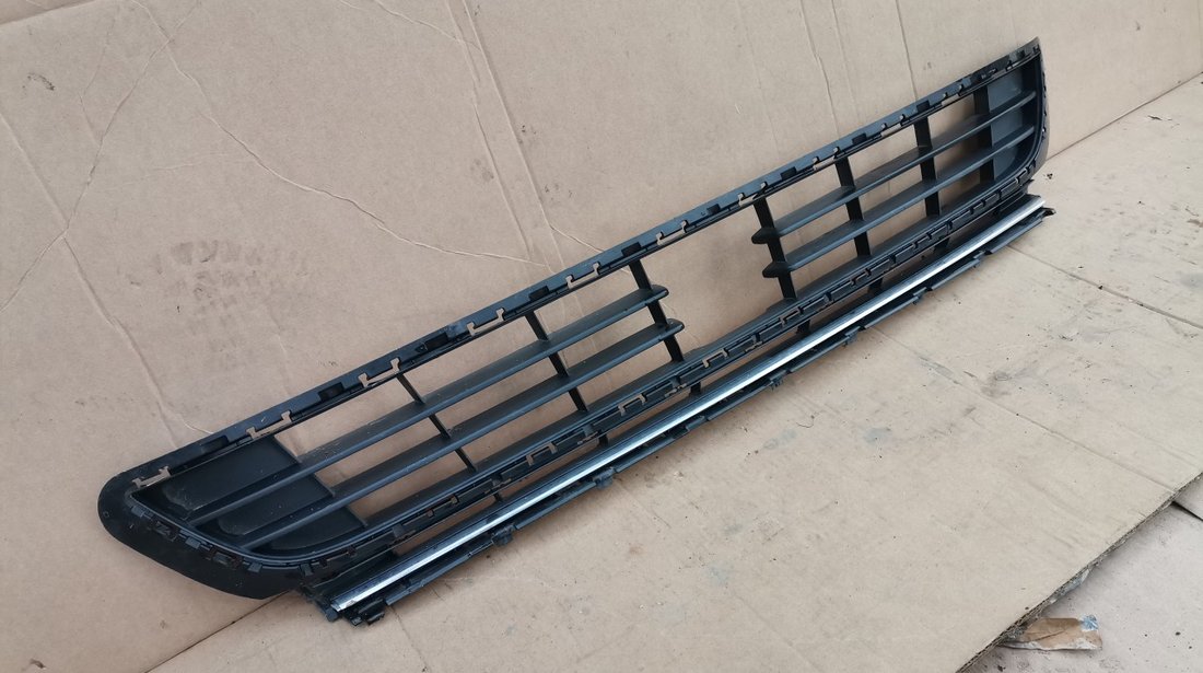 Grila radiator cu locas distronic VW Golf 7 VII (2014-2020) cod 5G0853677E