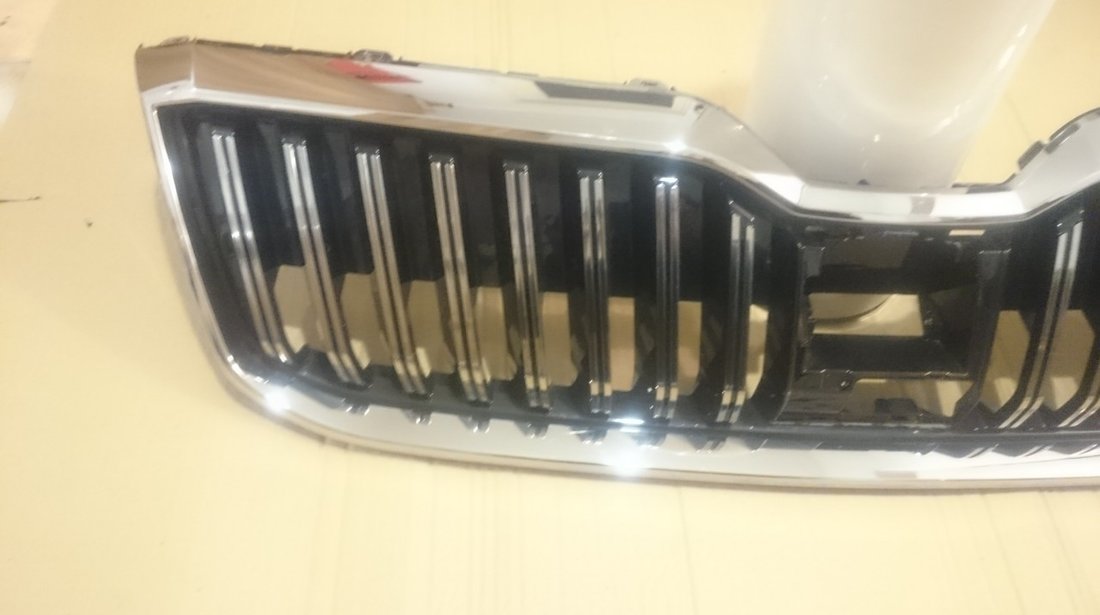 Grila radiator distronic Skoda Superb 3 Facelift 2019 cod 3V0853653G