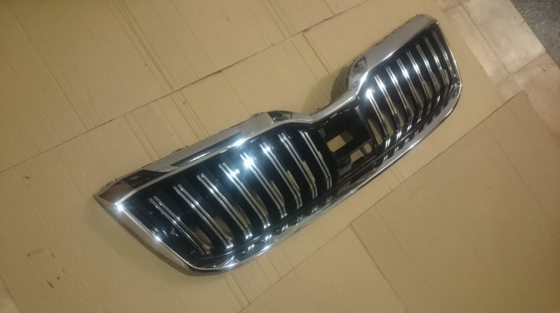 Grila radiator distronic Skoda Superb 3 Facelift 2019 cod 3V0853653G