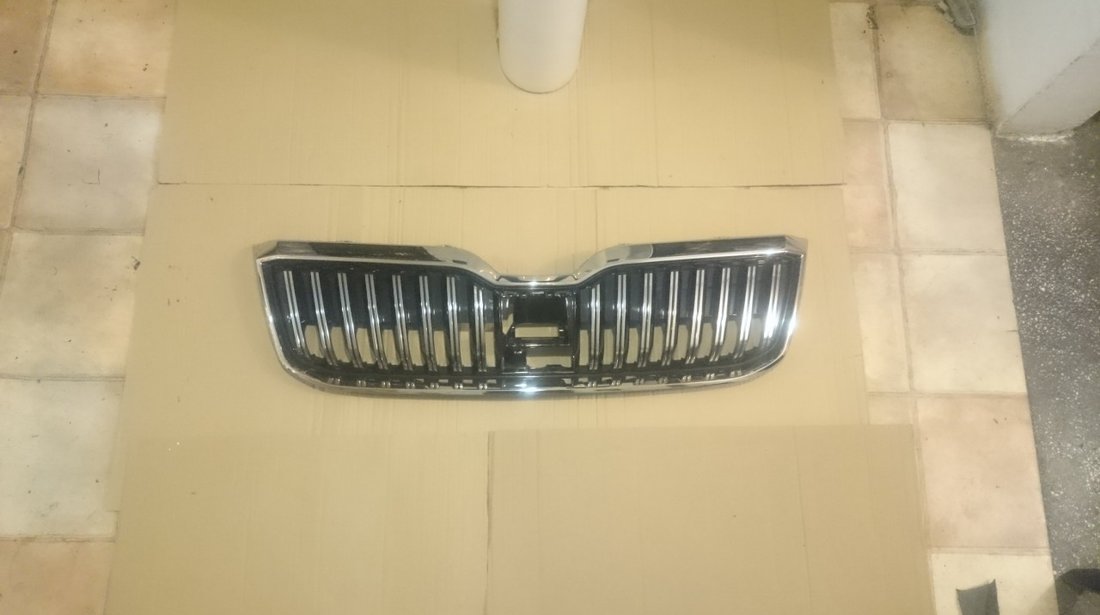 Grila radiator distronic Skoda Superb 3 Facelift 2019 cod 3V0853653G