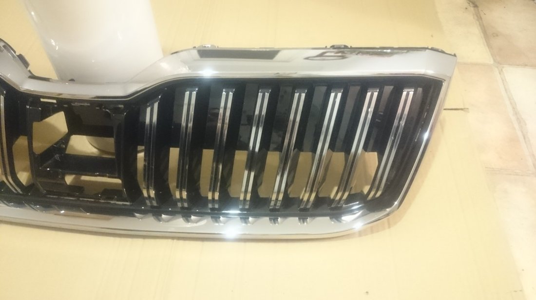 Grila radiator distronic Skoda Superb 3 Facelift 2019 cod 3V0853653G