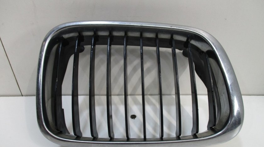 Grila radiator dreapta BMW e46 an 1998-2002 cod 5113-8159624