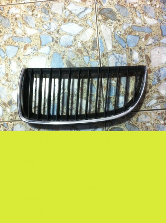 Grila radiator dreapta BMW Seria 3 E90/E91/E92/E93 [2004 - 2010] Sedan