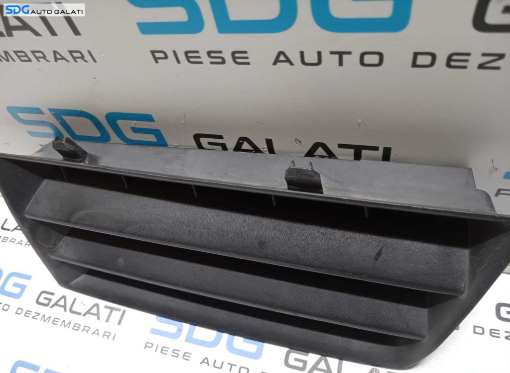 Grila Radiator Dreapta de pe Bara Spoiler Fata Renault Megane 2 2002 - 2008 Cod D8200114157 [M3977]