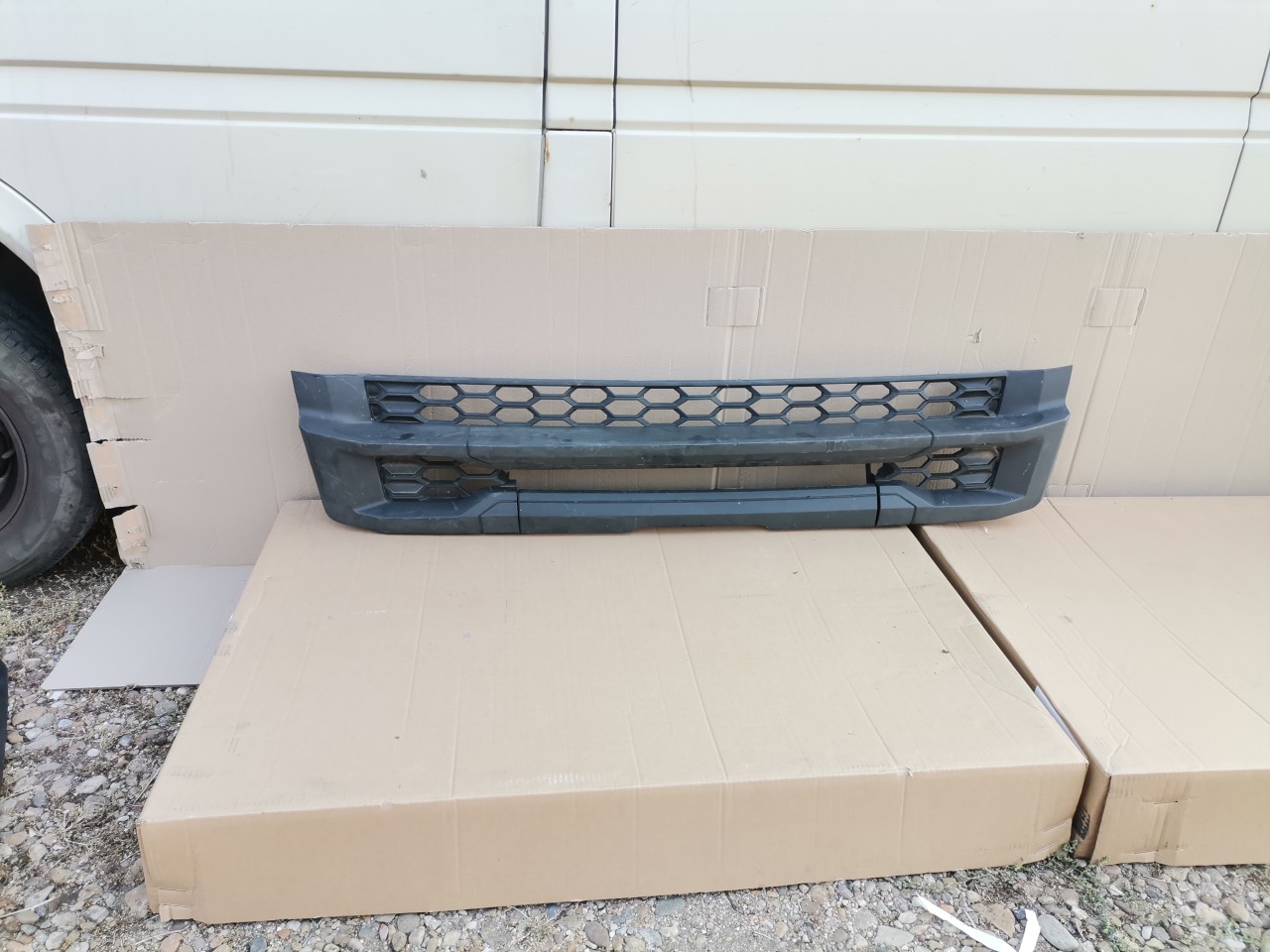 Grila radiator Ford F-MAX cod JC46-17B968-AEW / JC46-17B968-AHW