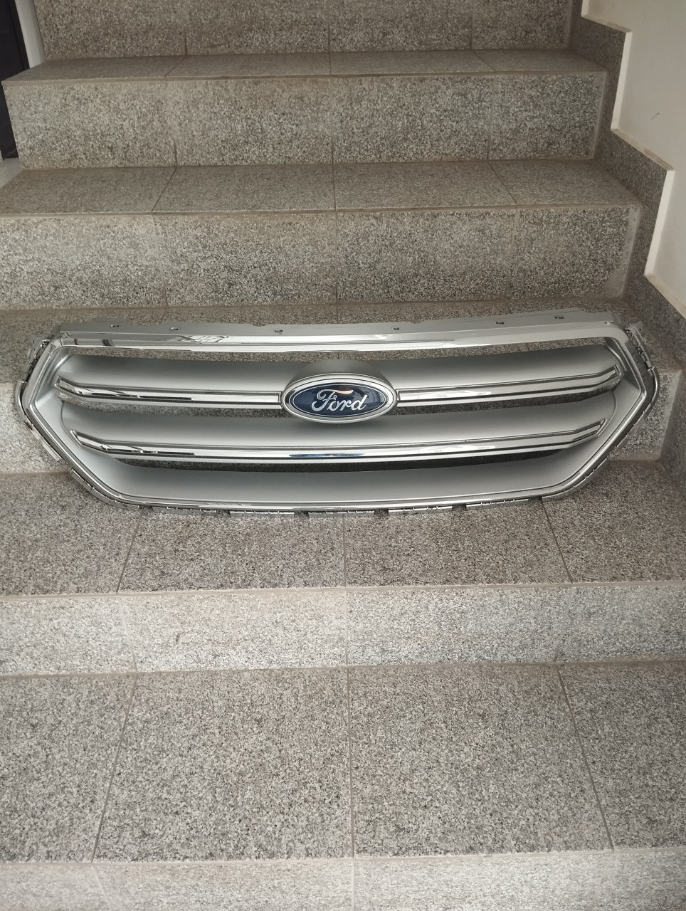 Grila radiator Ford Kuga MK2 ( 2016-2019 )