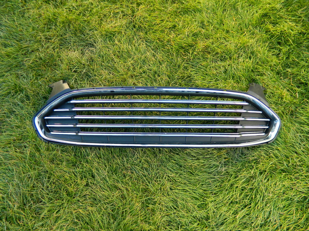 Grila radiator Ford Mondeo MK5 model 2014-2019 cod DS73-8150-J