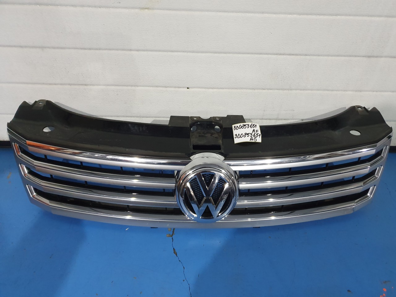 Grila radiator / grila centrala fata VW 