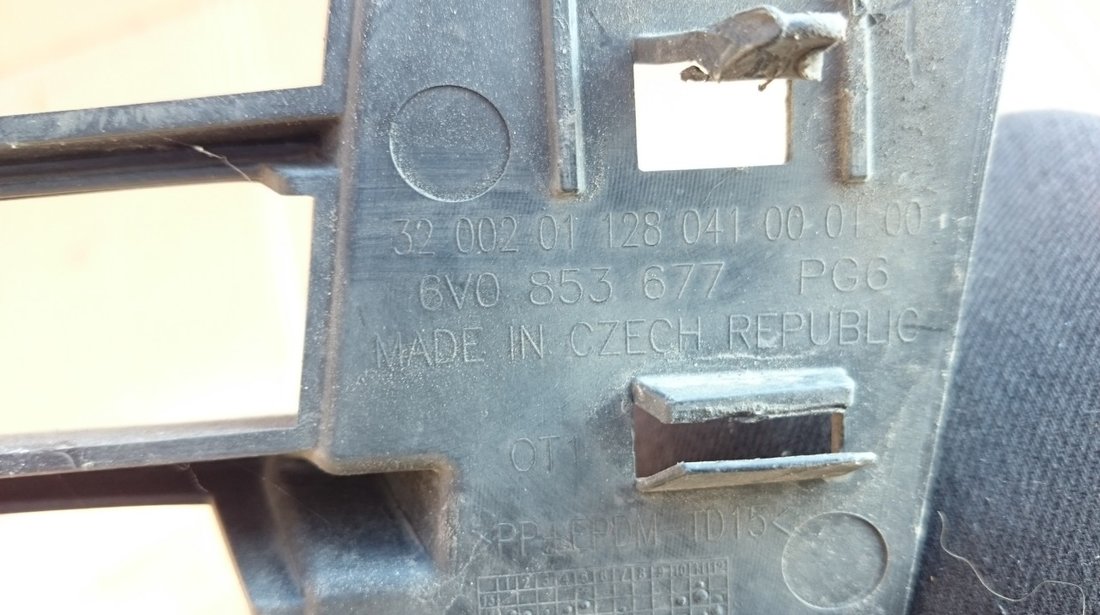 Grila radiator inferioara Skoda Fabia 3 (2014-2018) cod 6V0853677