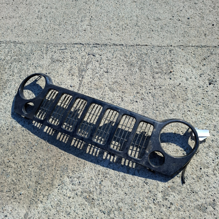 Grila Radiator Jeep Cherokee (Kj) 2001-2008 2.8 Crd 4X4 Enr Motorina 5Jj85Trmae, 5Jj86Trmae, 5Kc36Trmae, 55156805Ae, 55157120Ae, 11009G
