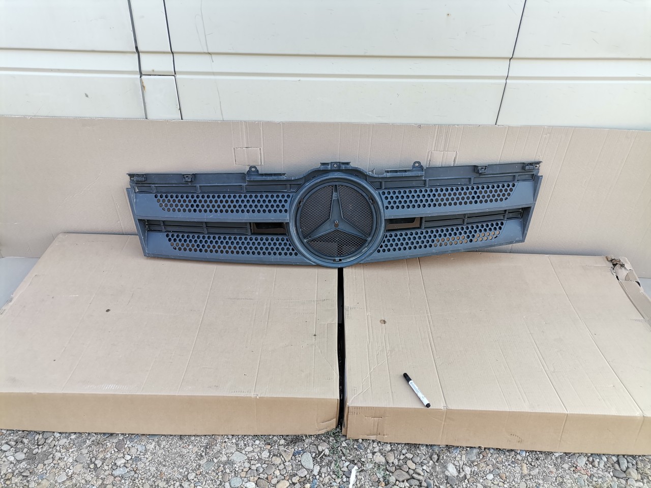 Grila radiator Mercedes Actros MP4 (2011-2019) cod A9607500318 / A9607510418