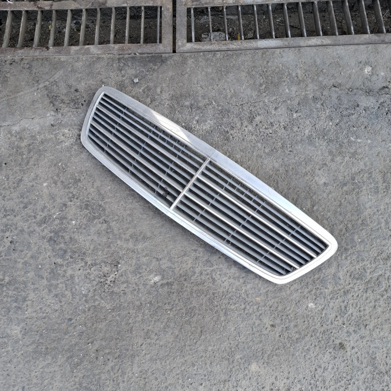 Grila Radiator Mercedes-Benz C-Class (W203) 2000-2007 A2038800483