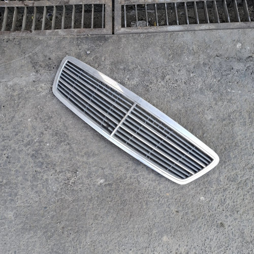 Grila Radiator Mercedes-Benz C-Class (W203) 2000-2007 A2038800483