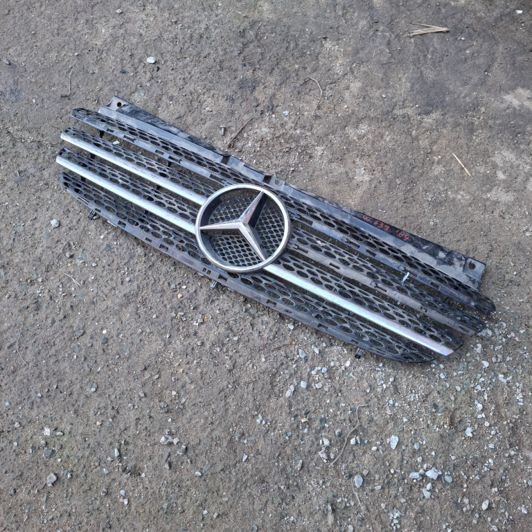 Grila Radiator Mercedes-Benz VITO / VIANO (W639) 2003 - 2014 A6398800285, 94302975