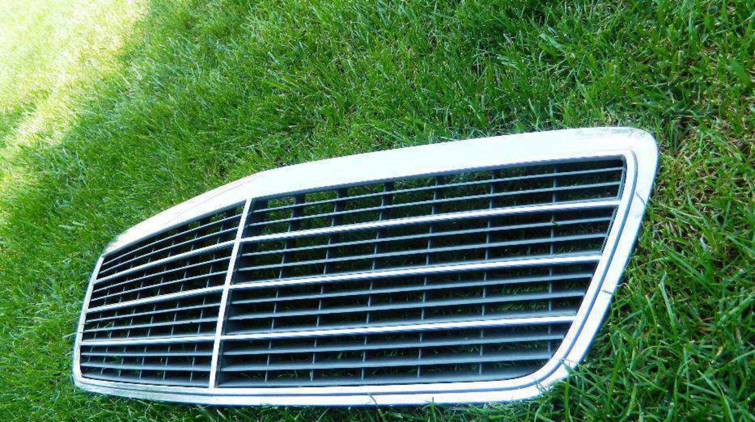 Grila radiator Mercedes E Classe W210 cod A2108800583