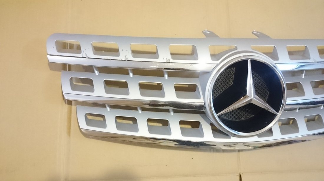 Grila radiator Mercedes ML W164 (2008-2011) cod A1648880923