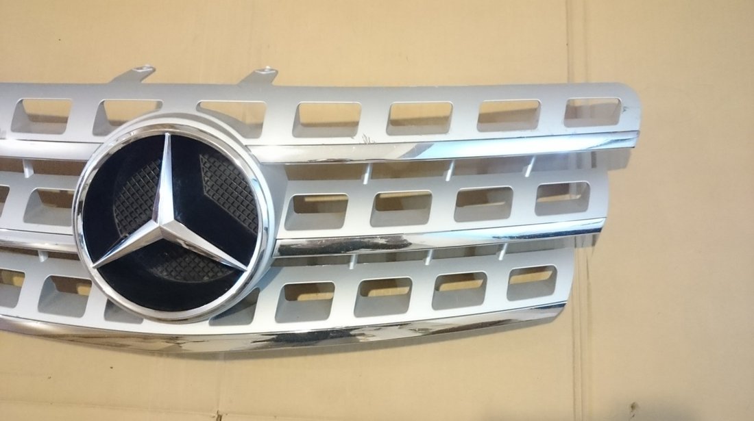 Grila radiator Mercedes ML W164 (2008-2011) cod A1648880923