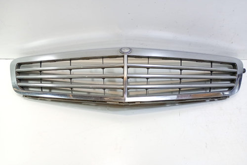 Grila radiator Mic defect A2048801285 Mercedes-Benz C-Class W204/S204 [2007 - 2012]