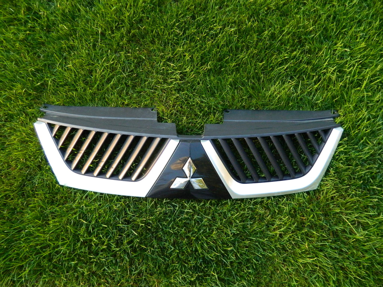 Grila radiator Mitsubishi Outlander model 2003-2009 cod  7450A037ZZ