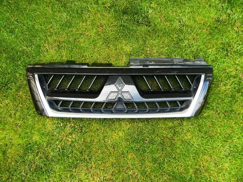 Grila radiator Mitsubishi Pajero Shogun, an 2003-2006, MN117713