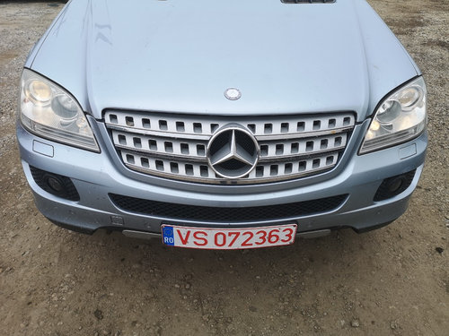 Grila radiator ML W164 3.0 diesel 2007