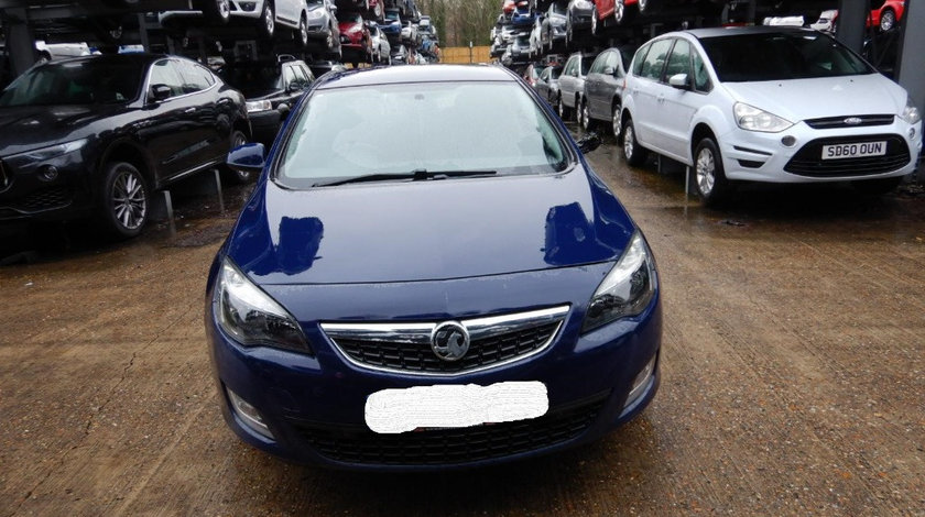 Grila radiator Opel Astra J 2012 Hatchback 1.7 CDTI DTE