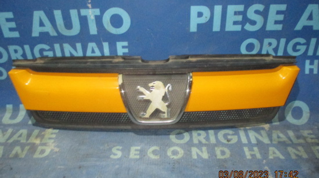 Grila radiator Peugeot Boxer 2002; 1304703070 (emblema defecta)