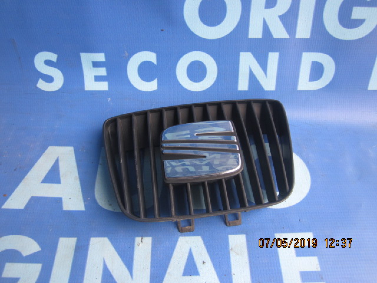Grila radiator Seat Ibiza; 6K0853654D