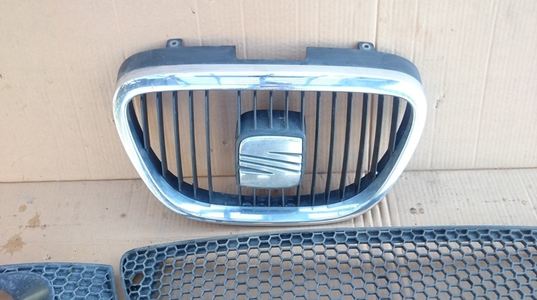 Grila radiator Seat Leon, Altea, Seat Toledo 3 (2004-2011) cod 5P0853654, 5P0853667A, 5P0853666C