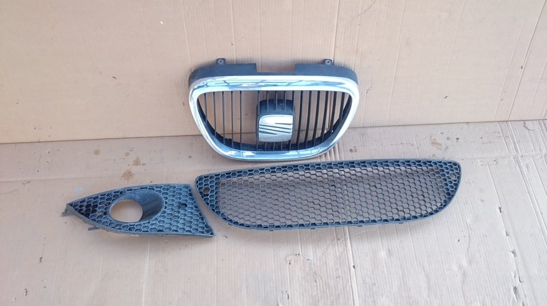 Grila radiator Seat Leon, Altea, Seat Toledo 3 (2004-2011) cod 5P0853654, 5P0853667A, 5P0853666C