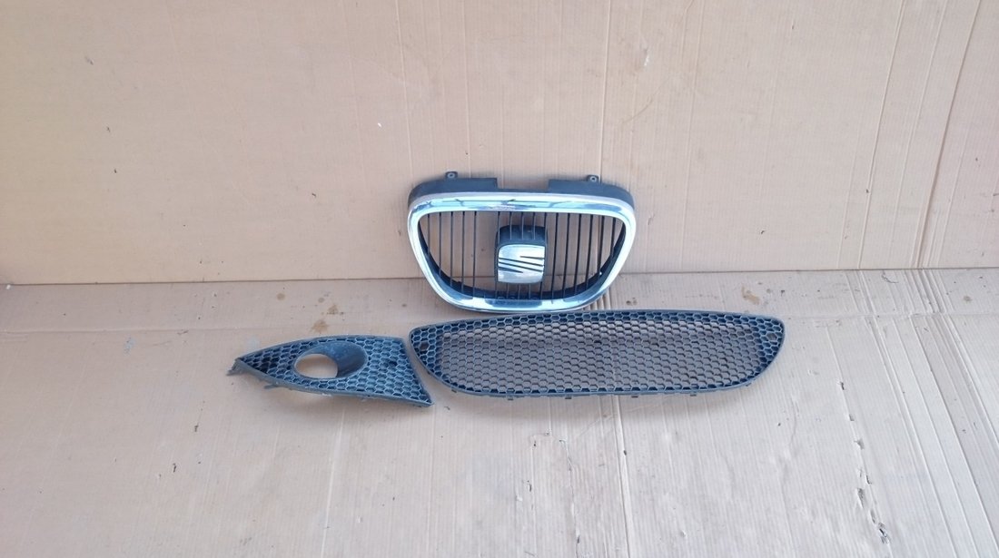 Grila radiator Seat Leon, Altea, Seat Toledo 3 (2004-2011) cod 5P0853654, 5P0853667A, 5P0853666C