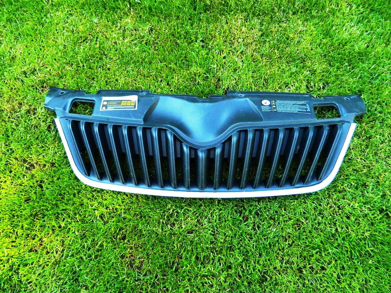 Grila radiator Skoda Fabia sau Roomster 2010-2013 cod 5J0 853 668 C