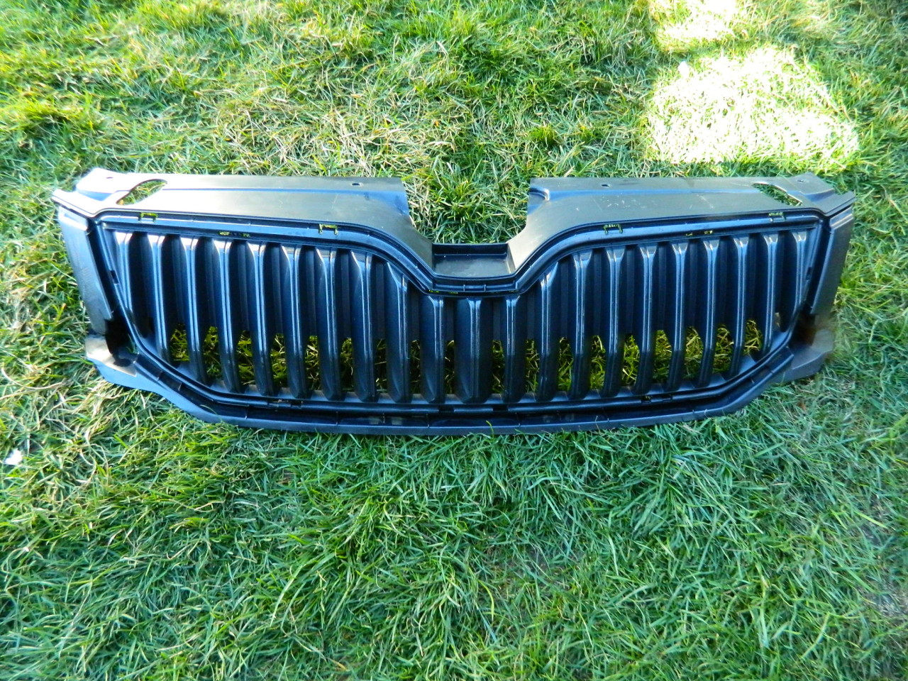 Grila radiator Skoda Octavia 3 model 2013-2017 cod 5E0853653