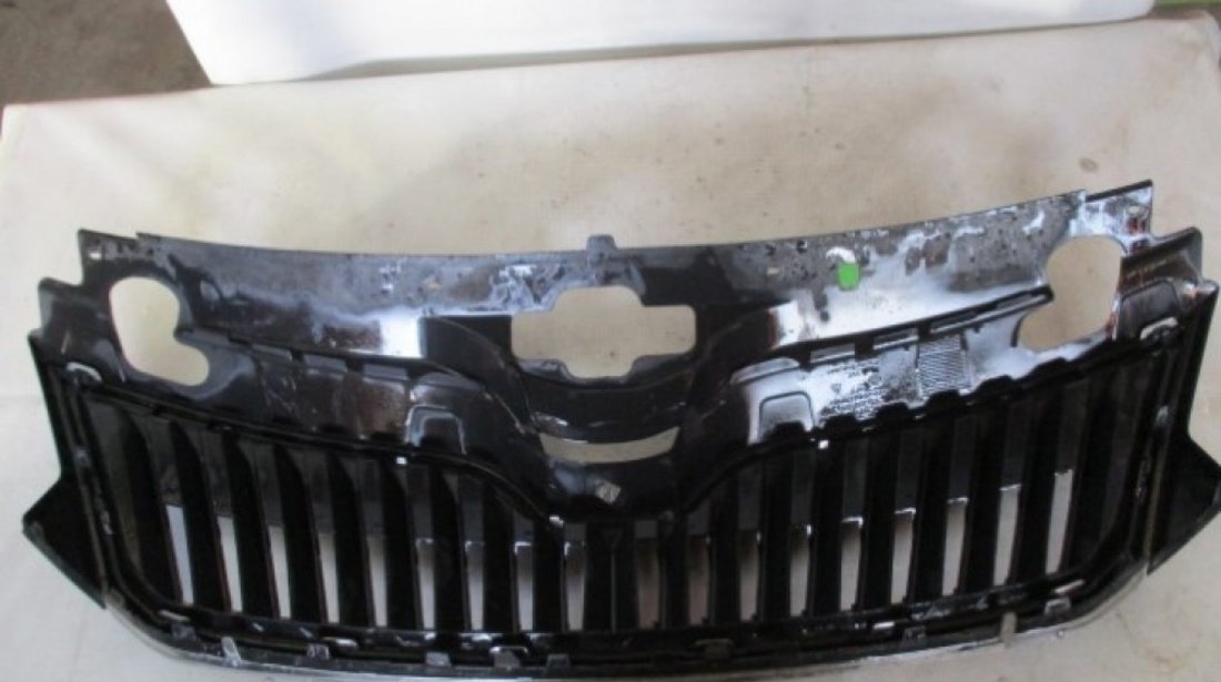 Grila radiator Skoda Rapid An 2012-2015 cod 1JA853668