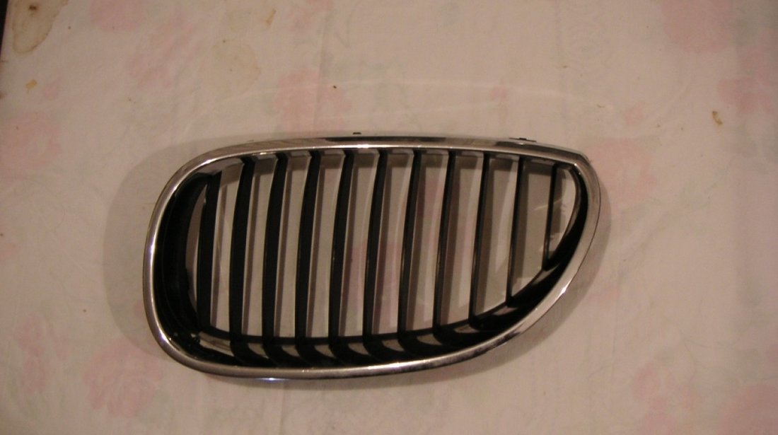 Grila radiator stanga BMW E60 (2004-2007)