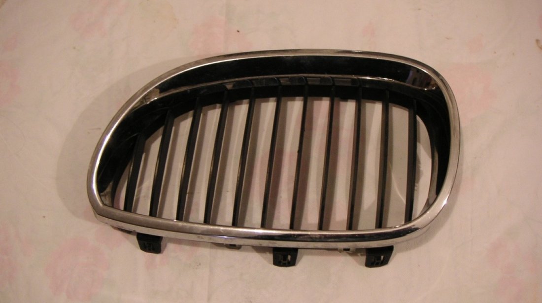 Grila radiator stanga BMW E60 (2004-2007)