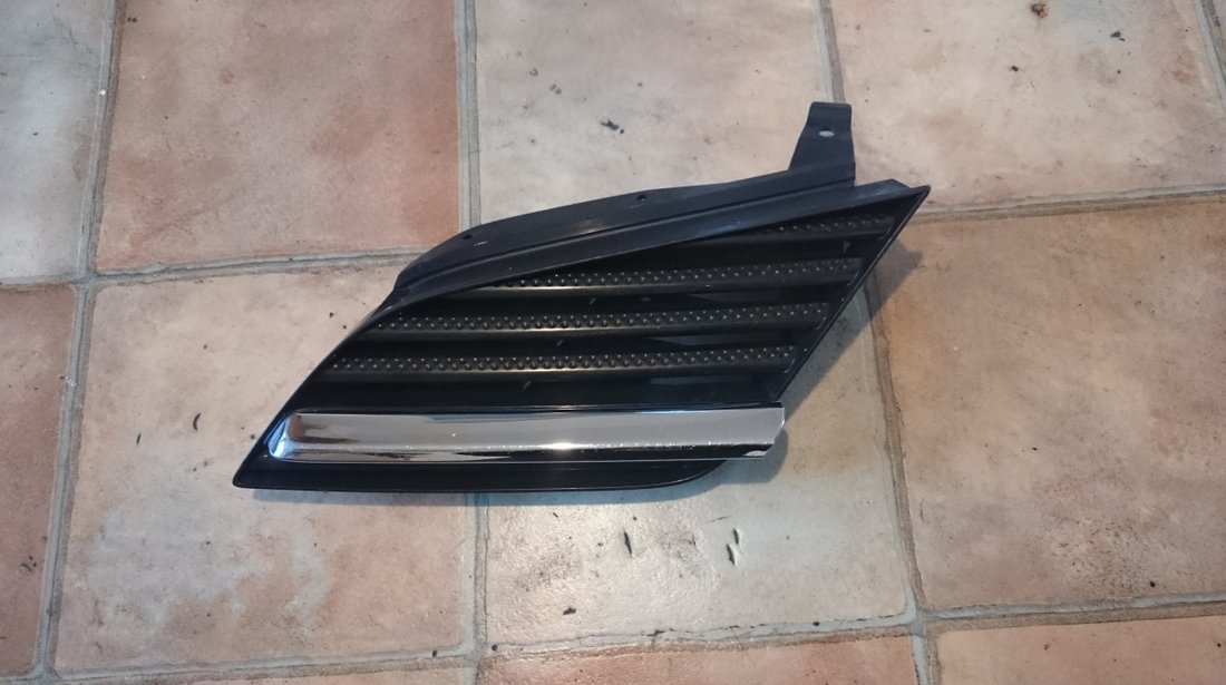 Grila Radiator Stanga Nissan Primera P12 cod 62330AU300