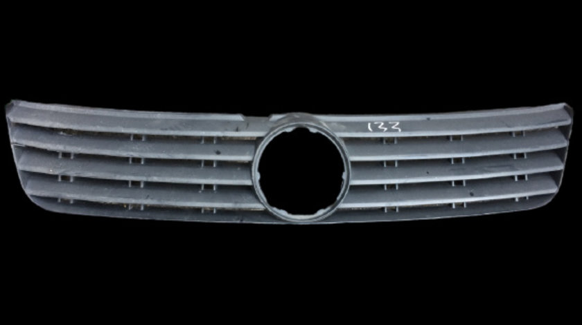 Grila radiator Volkswagen Passat B5 [1996 - 2000] Sedan 4-usi 1.8 MT (150 hp) (3B2) 1.8T 20V