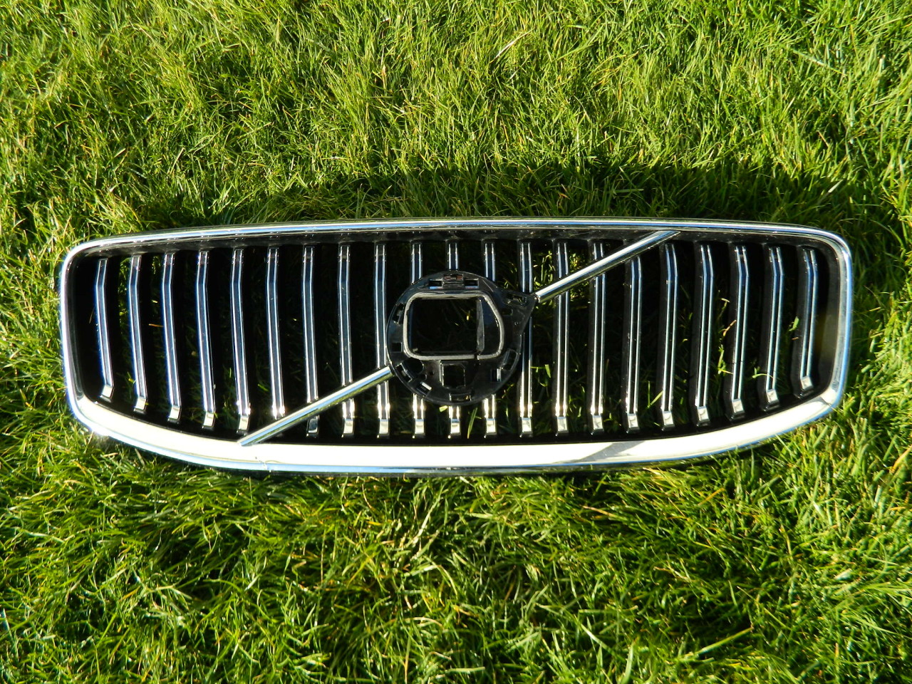 Grila radiator Volvo XC60 model 2022 2023 2024 cod 32291019