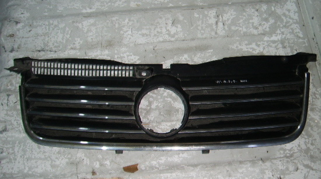 Grila radiator VW Passat B5 2001 (cu mici defecte)