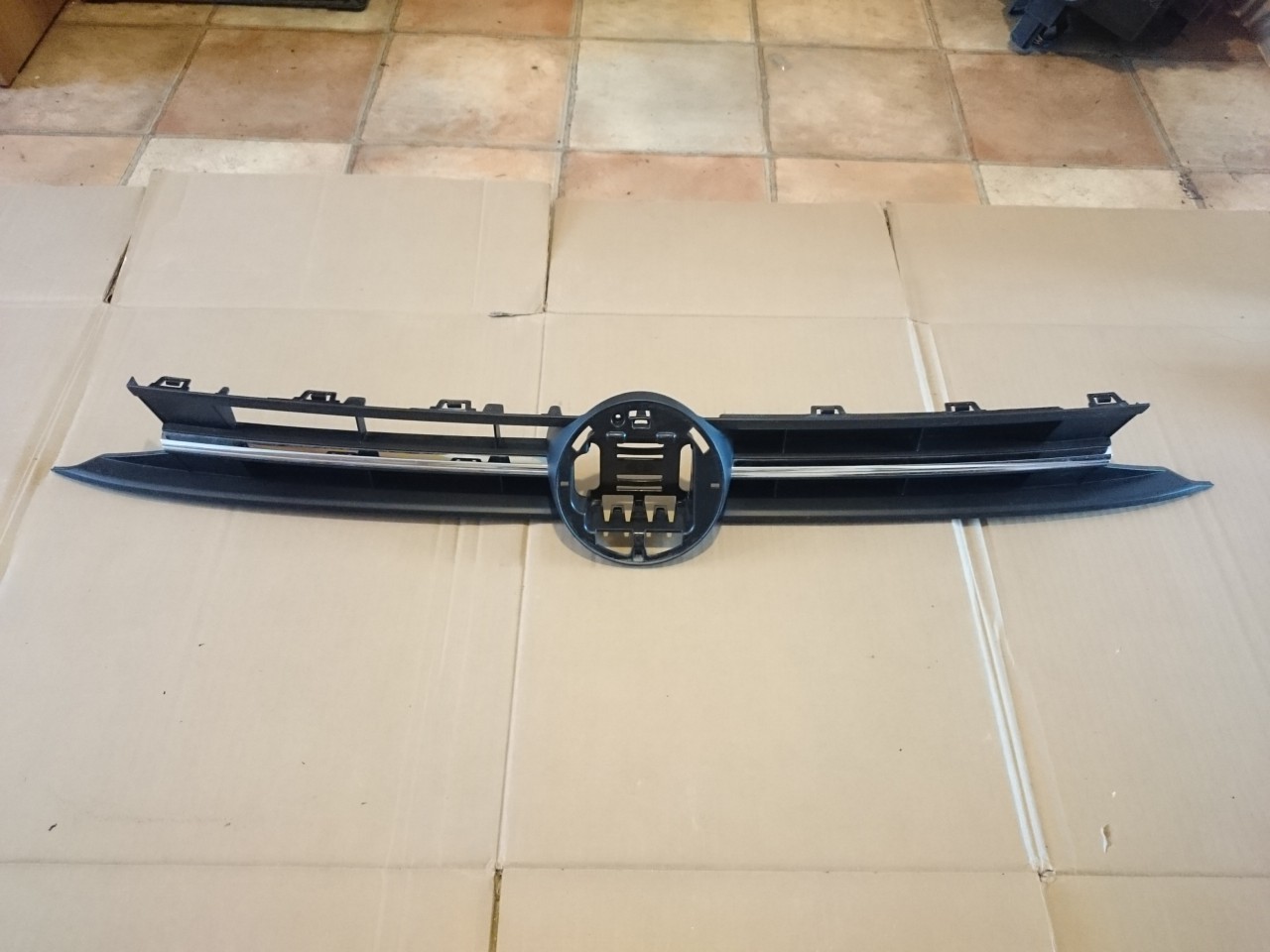 Grila radiator VW Polo VI 2G (2017-2020) cod 2GS853651A