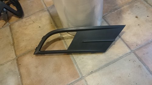 Grila rama proiector dreapta VW Jetta 2015-2018 cod 5C6853666E