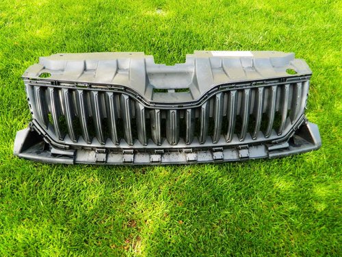 Grila Skoda Fabia 3 model 2016 cod 6V0853653