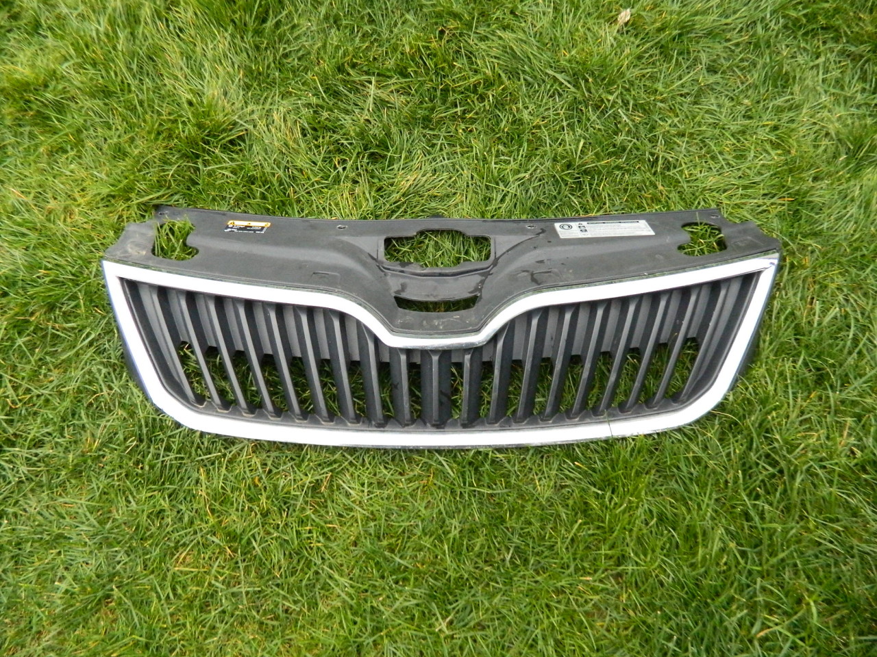 Grila Skoda Rapid 2012-2015 cod 5JA853668
