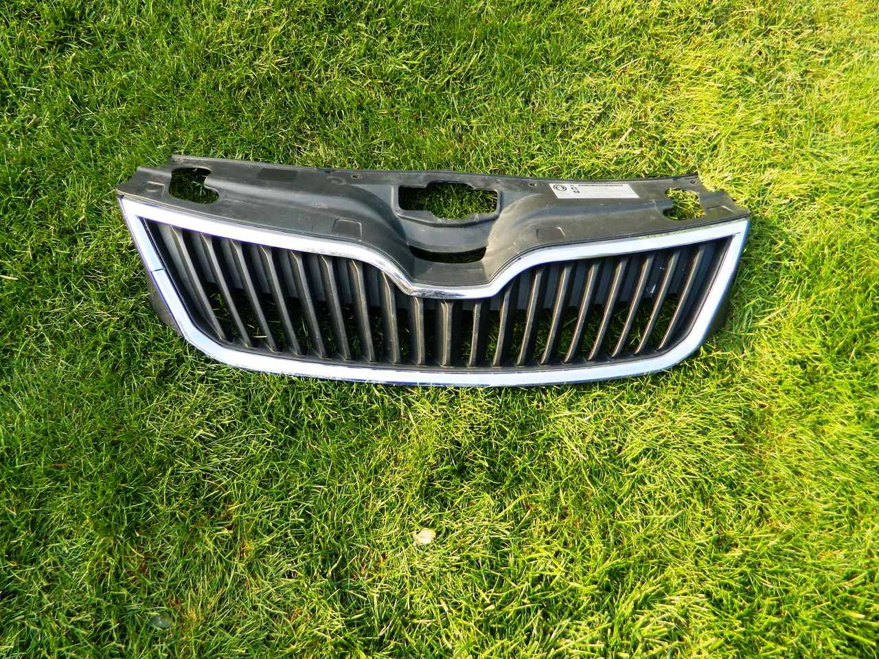 Grila Skoda Rapid 2012-2016 cod 5JA853668