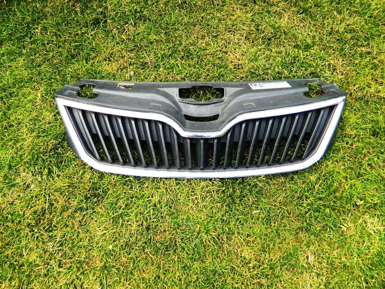 Grila Skoda Rapid 2012-2016 cod 5JA853668