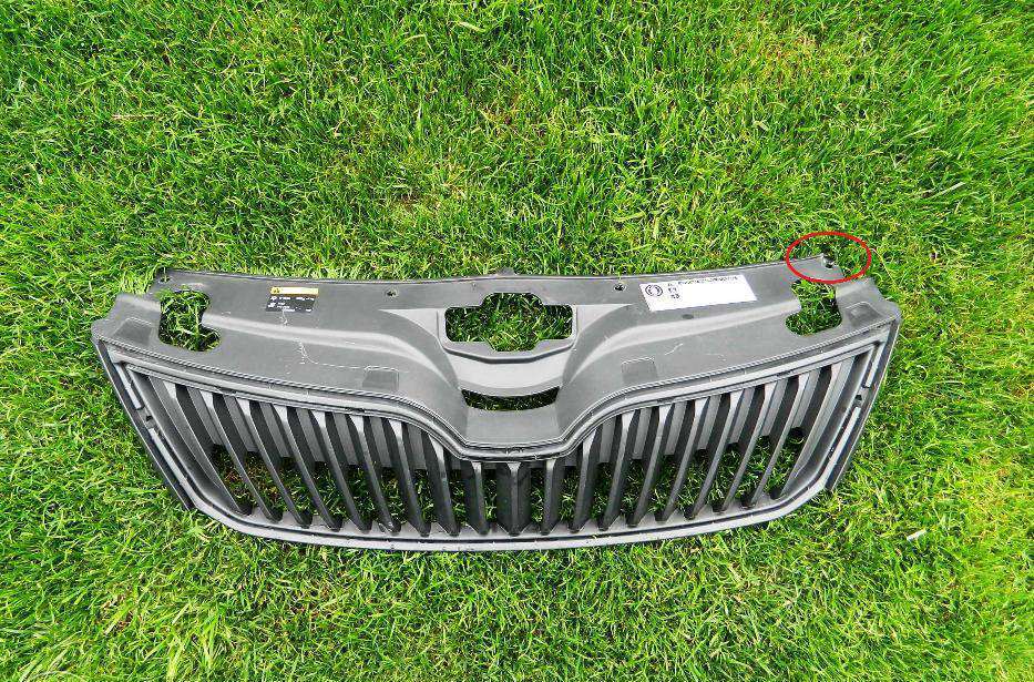 Grila Skoda Rapid cod 5JA853668 (2)